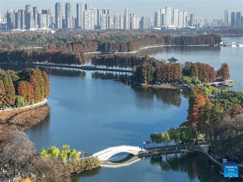 武漢東湖能玩多久？探寻湖光山色中的旅行时光